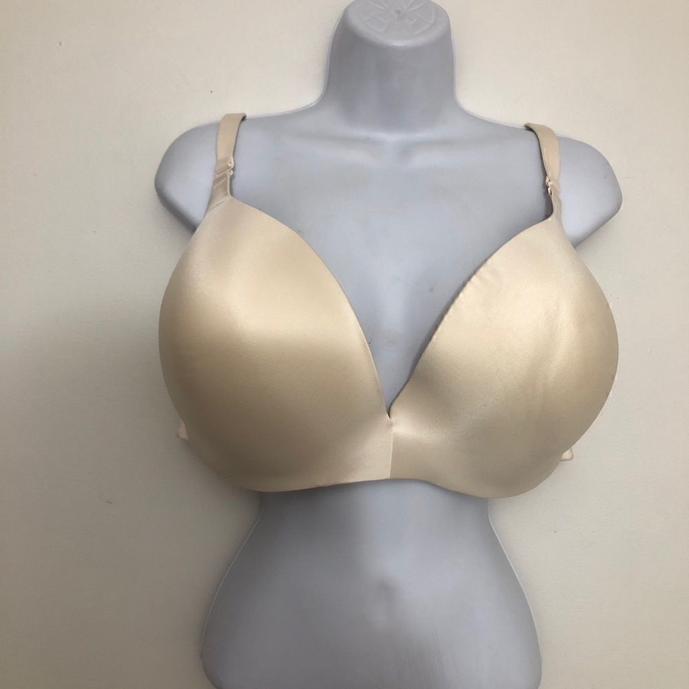 Amazing NWOT Cacique 44DDD Cream Bra